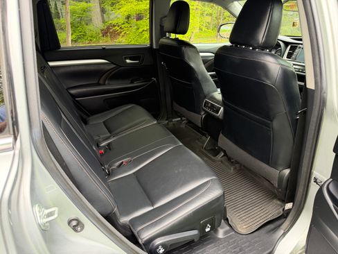 Used 2017 Toyota Highlander XLE AWD/4WD image 15
