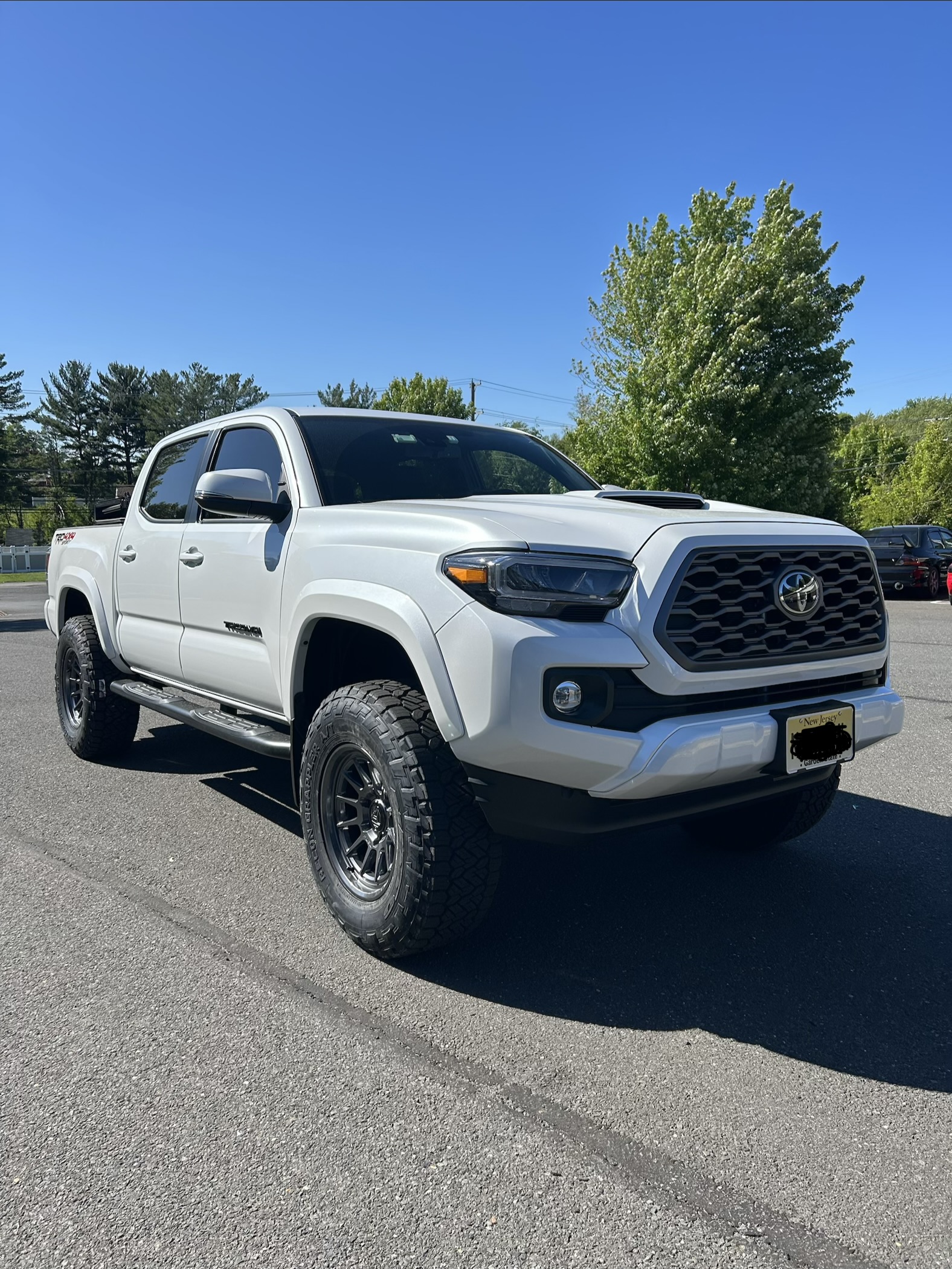 Used 2023 Toyota Tacoma TRD Sport w/ Black Out Package (TMS) AWD/4WD image 1