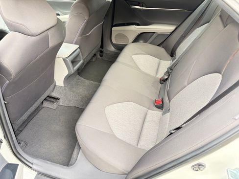 Used 2018 Toyota Camry LE image 11