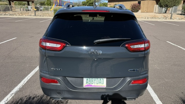 Used 2018 Jeep Cherokee Latitude Plus w/ Cold Weather Group AWD/4WD image 8