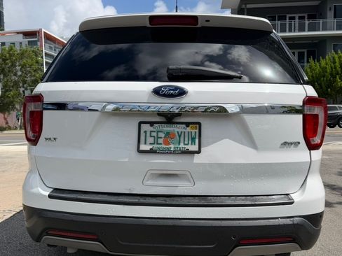 Used 2019 Ford Explorer XLT w/ Equipment Group 201A AWD/4WD image 5
