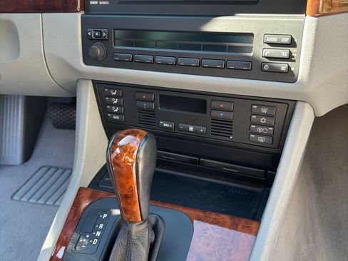 Used 2001 BMW 540i Sedan image 30