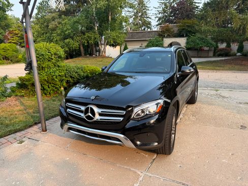 Used 2019 Mercedes-Benz GLC 300 4MATIC image 1