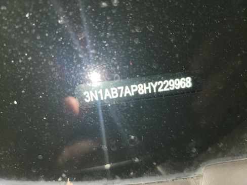 Used 2017 Nissan Sentra SR image 2