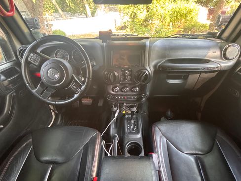 Used 2017 Jeep Wrangler Unlimited Rubicon image 16