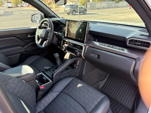 Used 2024 Toyota Tacoma TRD Off-Road image 16