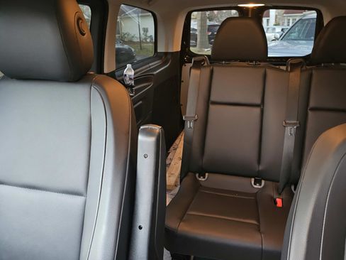 Used 2019 Mercedes-Benz Metris Passenger image 14