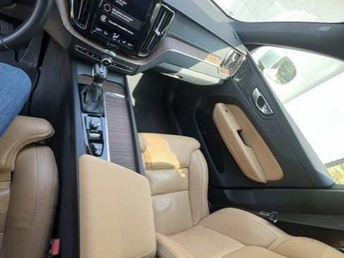 Used 2021 Volvo XC60 T5 Inscription FWD image 10