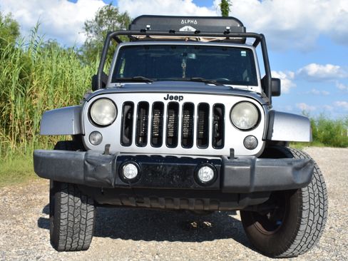 Used 2014 Jeep Wrangler Unlimited Sahara image 9