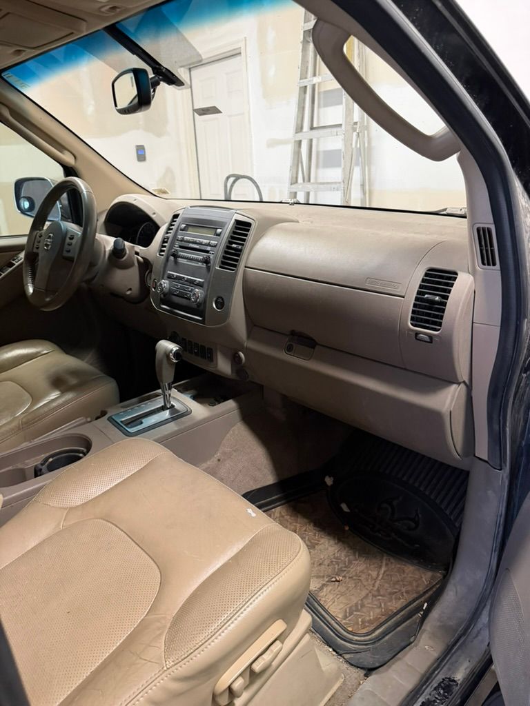 Used 2010 Nissan Frontier LE w/ LE Value Truck Pkg AWD/4WD image 10