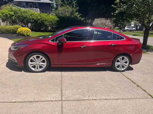 Used 2016 Chevrolet Cruze Premier FWD image 1