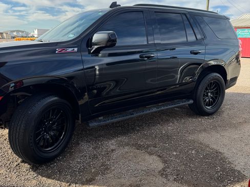 Used 2021 Chevrolet Tahoe Z71 image 1