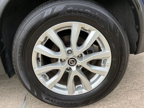 Used 2020 Nissan Rogue SV image 6