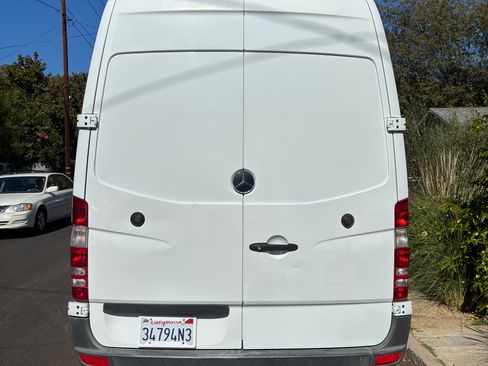 Used 2016 Mercedes-Benz Sprinter 2500 image 10