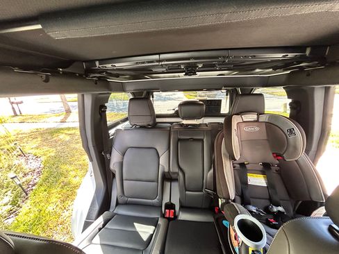 Used 2025 Ford Bronco Outer Banks image 2