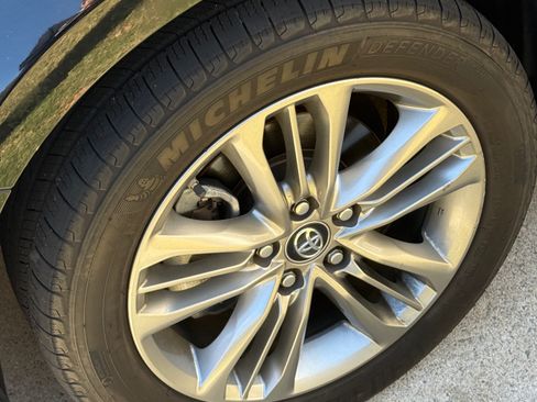 Used 2017 Toyota Camry LE image 10