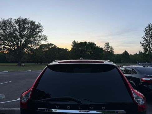 Used 2016 Volvo XC60 T5 Premier w/ Proximity Package image 4