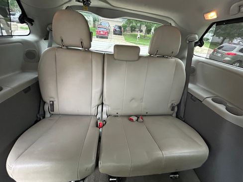 Used 2011 Toyota Sienna XLE w/ Premium Pkg FWD image 12