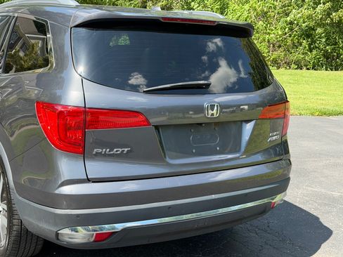 Used 2017 Honda Pilot Elite image 2