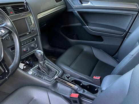 Used 2017 Volkswagen Golf Alltrack SE image 6