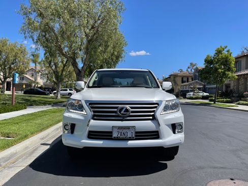 Used 2014 Lexus LX 570 4WD image 2