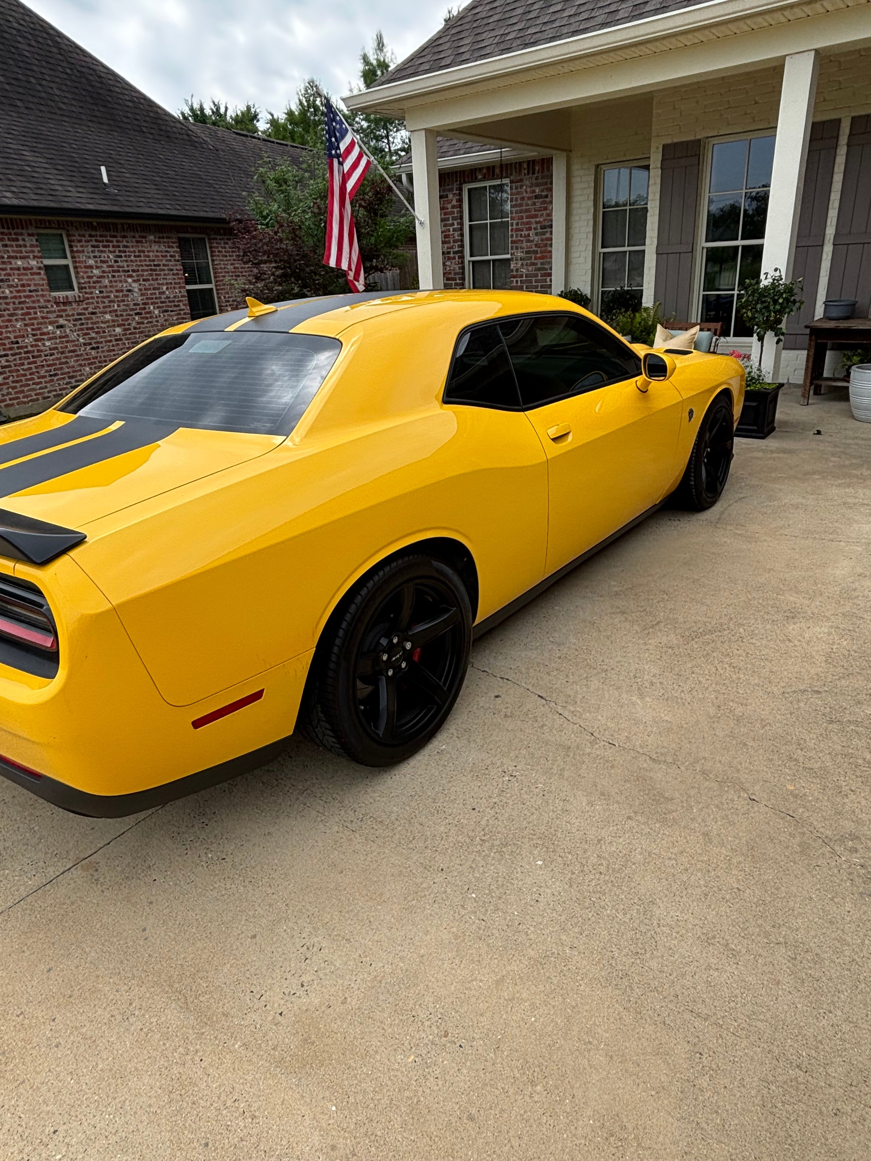 Used 2017 Dodge Challenger SRT Hellcat RWD image 8