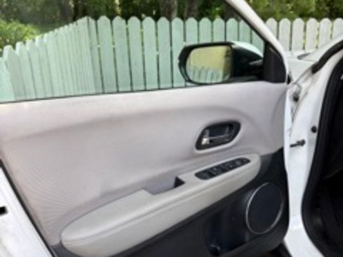 Used 2016 Honda HR-V EX image 4