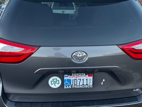 Used 2015 Toyota Sienna LE image 6