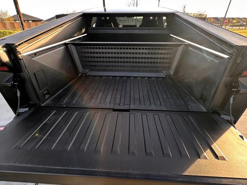 Used 2025 Tesla Cybertruck AWD Crew Cab image 14