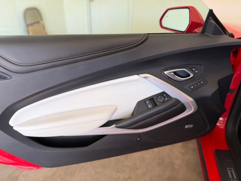 Used 2016 Chevrolet Camaro SS image 13