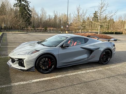 Used 2025 Chevrolet Corvette Z06 image 4