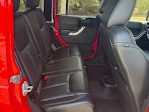 Used 2015 Jeep Wrangler Unlimited Rubicon w/ Dual Top Group image 9