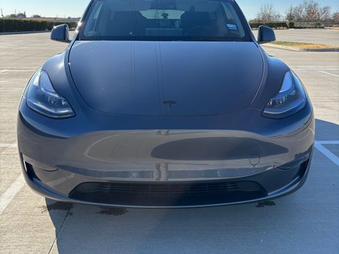 Used 2023 Tesla Model Y Performance image 13