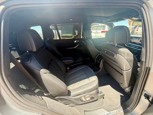 Used 2025 BMW X7 xDrive40i w/ Executive Package AWD/4WD image 8