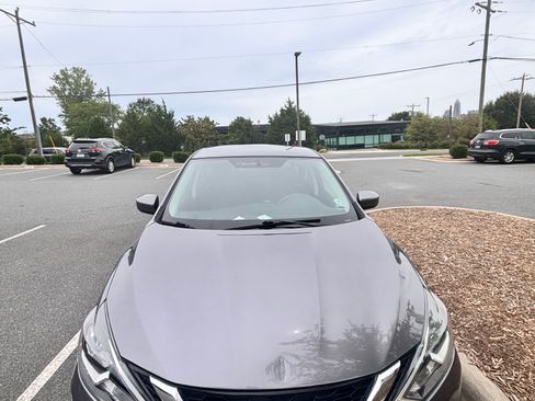 Used 2017 Nissan Sentra SV FWD image 4