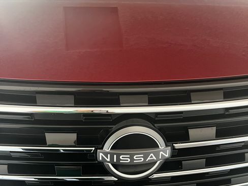 Used 2025 Nissan Rogue SV w/ SV Premium Package image 4