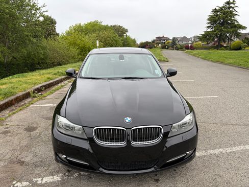 Used 2011 BMW 335i xDrive Sedan AWD/4WD image 2