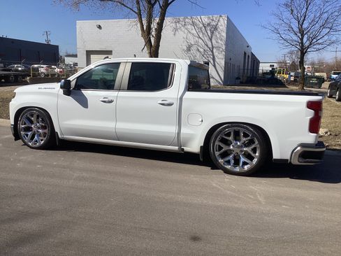 Used 2021 Chevrolet Silverado 1500 LT image 2