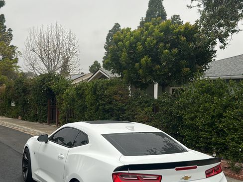 Used 2018 Chevrolet Camaro SS image 8