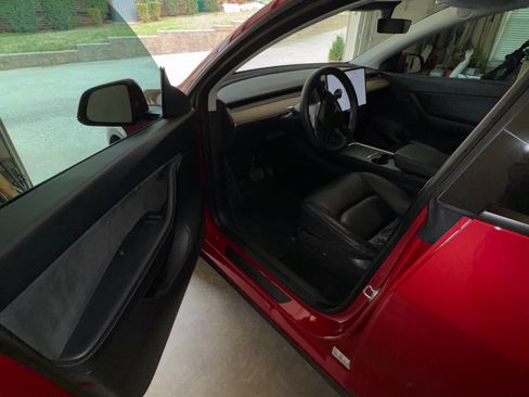 Used 2021 Tesla Model Y Long Range image 8