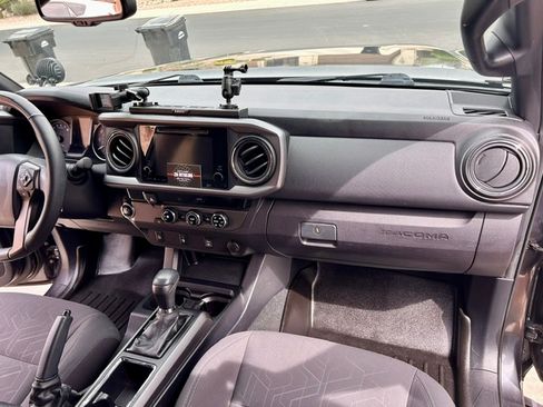 Used 2017 Toyota Tacoma TRD Off-Road w/ Tow Package RWD image 15