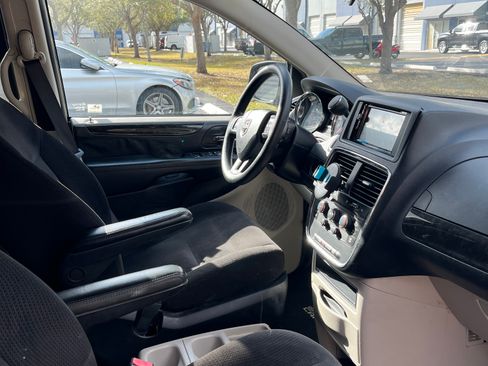 Used 2014 Dodge Grand Caravan SE image 10
