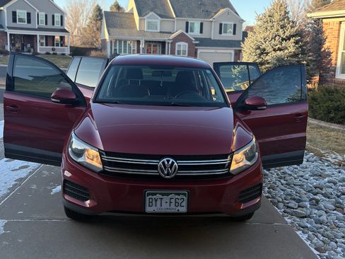 Used 2014 Volkswagen Tiguan S image 11