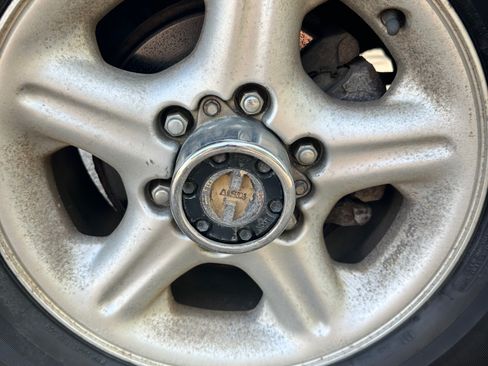 Used 2001 Isuzu Trooper S image 12