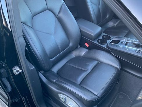 Used 2018 Porsche Macan Sport Edition image 17