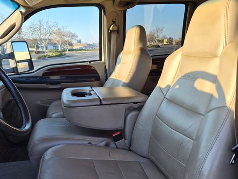 Used 2006 Ford F350 Lariat image 9