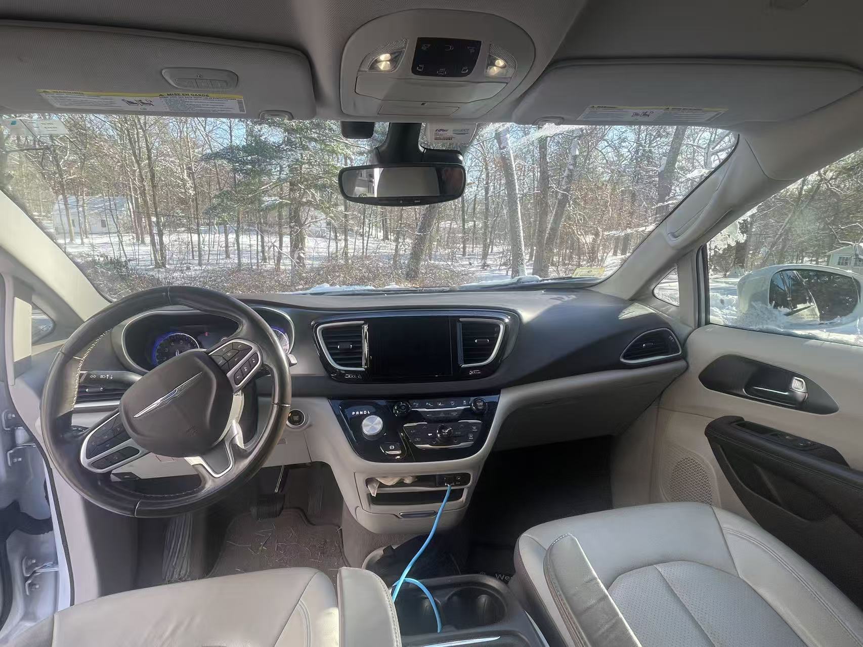 Used 2019 Chrysler Pacifica Touring-L w/ Advanced Safetytec Group FWD image 7