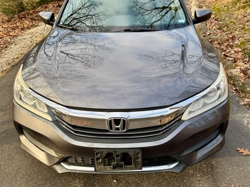 Used 2017 Honda Accord LX image 9