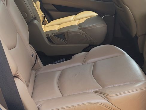 Used 2018 Cadillac Escalade Platinum image 15