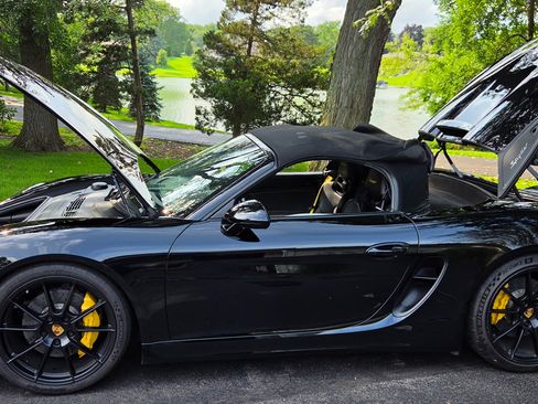 Used 2016 Porsche Boxster Spyder RWD image 15